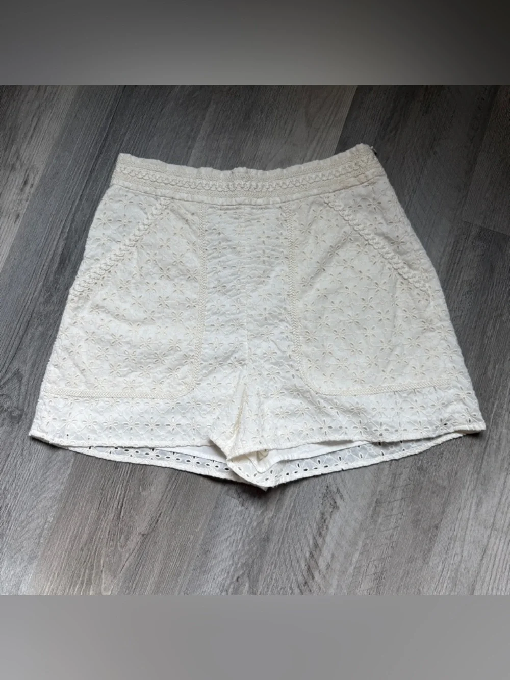 ZARA High Waisted Shorts Cream Eyelet Embroidered Medium Preppy Coastal